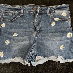 Judy Blue Daisy print Jean shorts